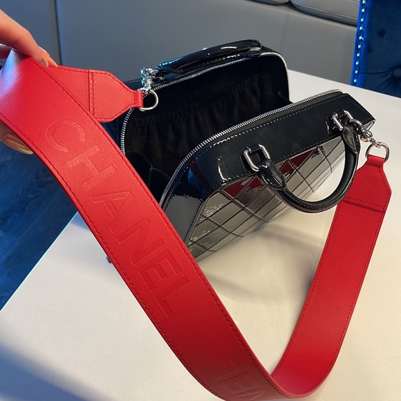 Chanel Vanity Bag With Strap Limited Edition - Picture 14 of 16